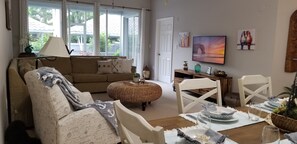 Smart TV, lettore DVD, libri