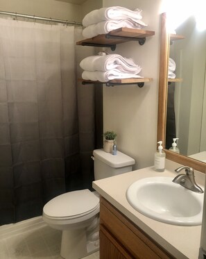 Combined shower/tub, hair dryer, towels, soap - Our Happy Place (Mammoth Lakes)