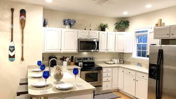 Réfrigérateur, micro-ondes, four, lave-vaisselle