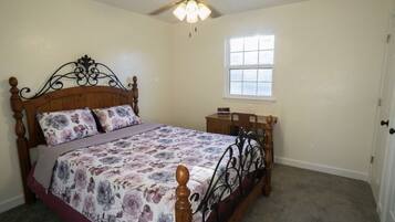 3 Schlafzimmer, Schreibtisch, Bügeleisen/Bügelbrett, kostenloses WLAN