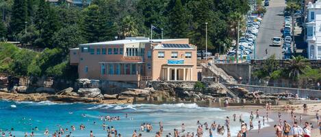 بالقرب من الشاطئ، مناشف للشاطئ