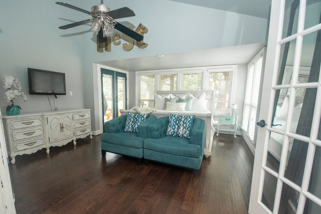 Austin Getaway! Private Pool, Playscape, Firepit, & more!