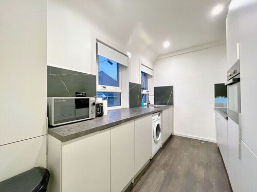 Jess View - This beautiful 3-bedroom apartment is an upper flat, with its own private entrance