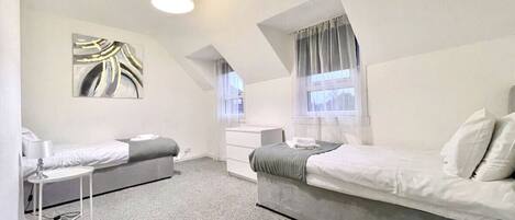 3 Schlafzimmer, Bügeleisen/Bügelbrett, Bettwäsche