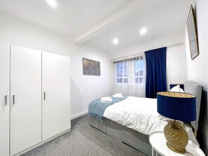 3 bedrooms, iron/ironing board, bed sheets