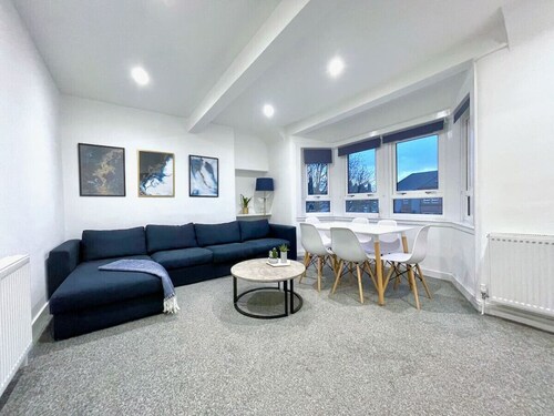 Jess View - This beautiful 3-bedroom apartment is an upper flat, with its own private entrance