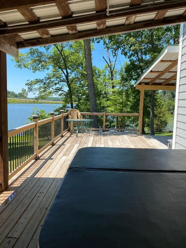 Lakehouse Hot tub & pool near Ark Encounter 