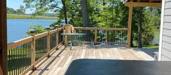 Lakehouse Hot tub & pool near Ark Encounter 