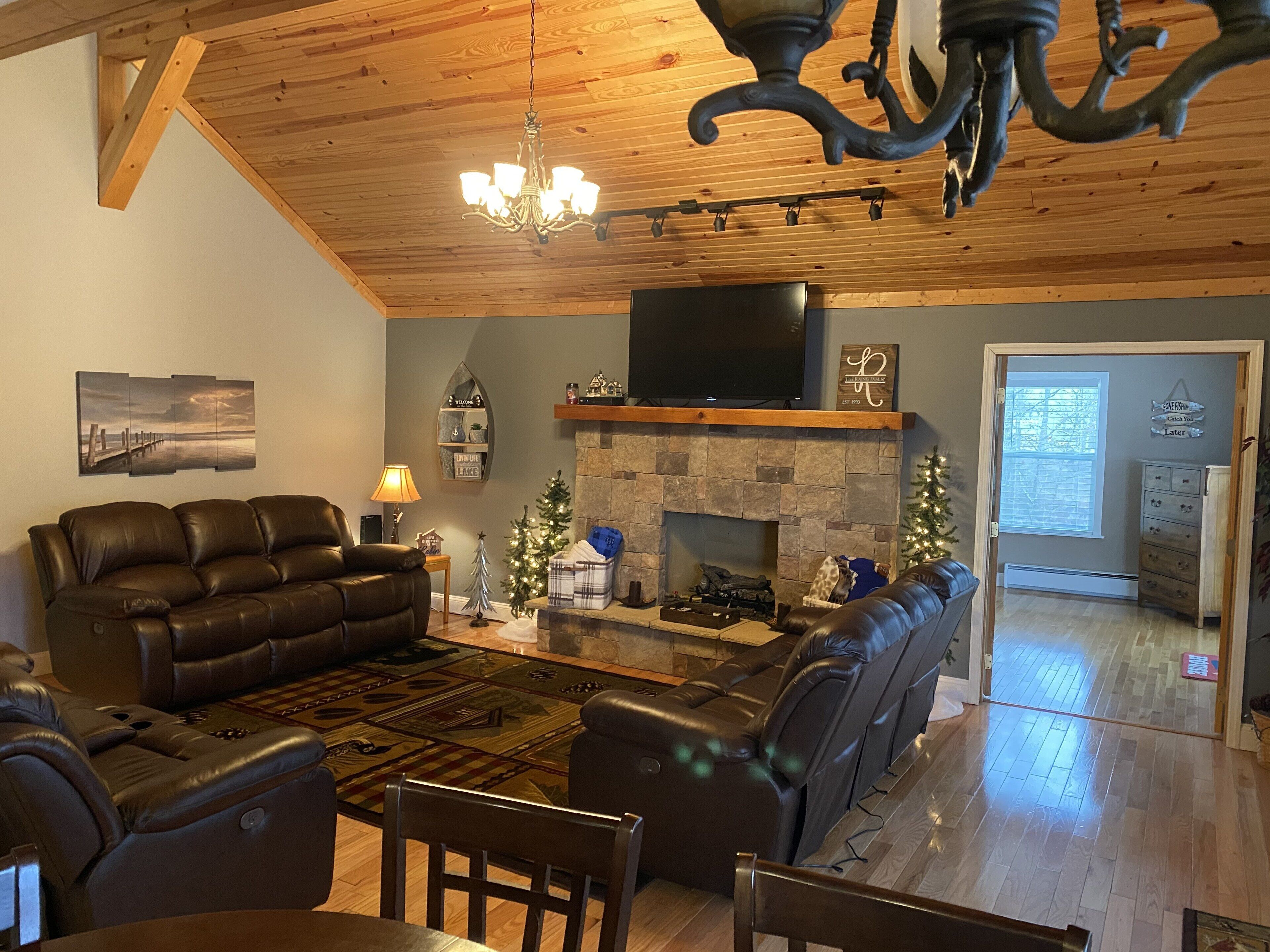 Lakehouse w/Hot tub near Ark Encounter 