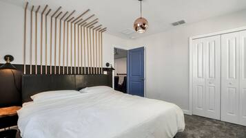 8 bedrooms, desk, iron/ironing board, travel crib