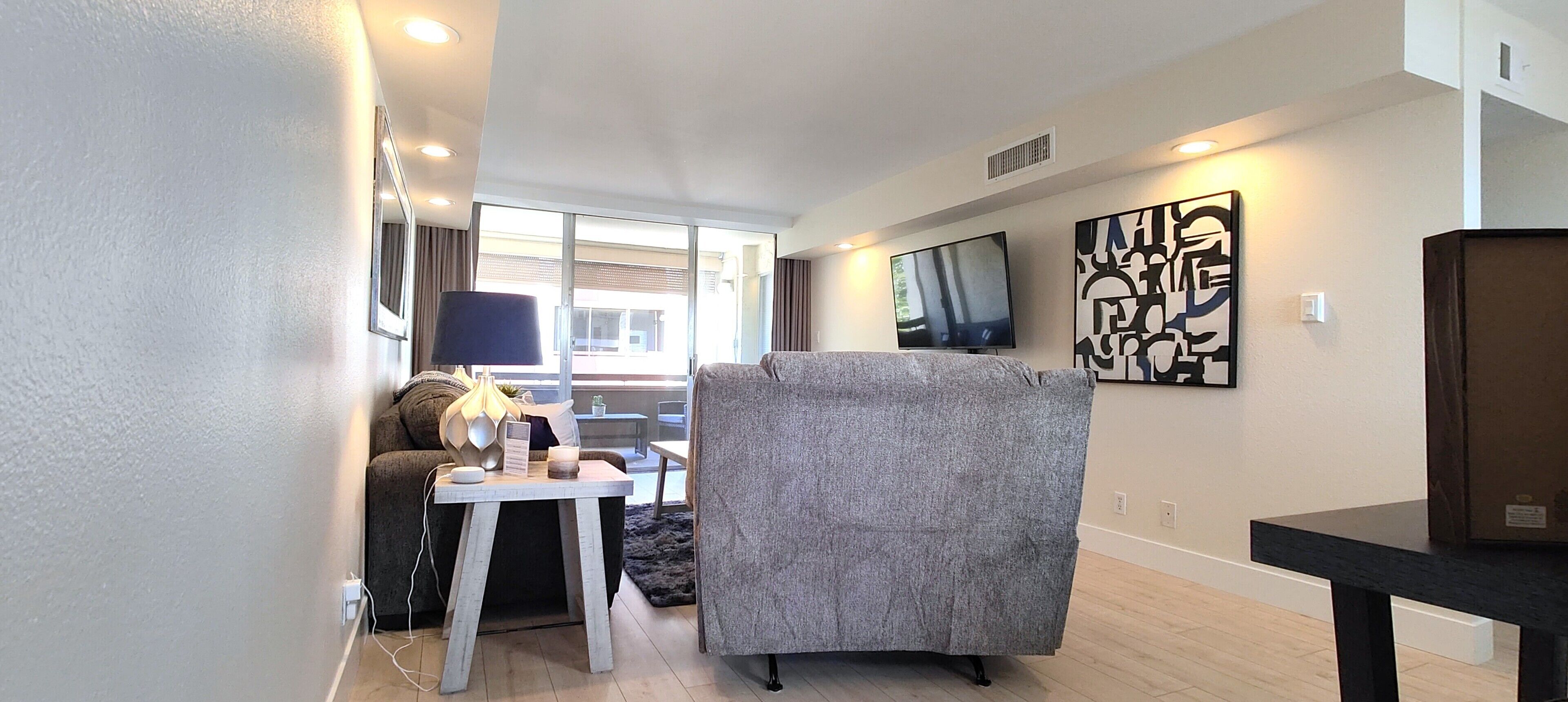 Smart TV, DVD player, table tennis, stereo