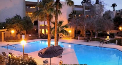 Sparkling Pool*Corner Unit*Walk Everywhere*