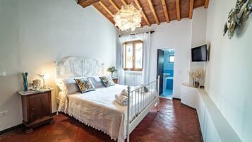 3 Schlafzimmer, Schreibtisch, Bügeleisen/Bügelbrett, WLAN