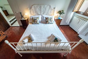 3 bedrooms, desk, iron/ironing board, WiFi
