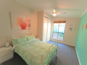 4 quartos, ferros/tábuas de passar roupa, Wi-Fi, roupa de cama