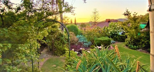 Treetops Escape   *   Close to CBD   *   Nature   *   Unlimited WIFI