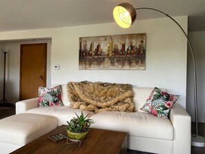 Smart TV, books - 4 Bedroom Home on the River with Private River access (Sheboygan)