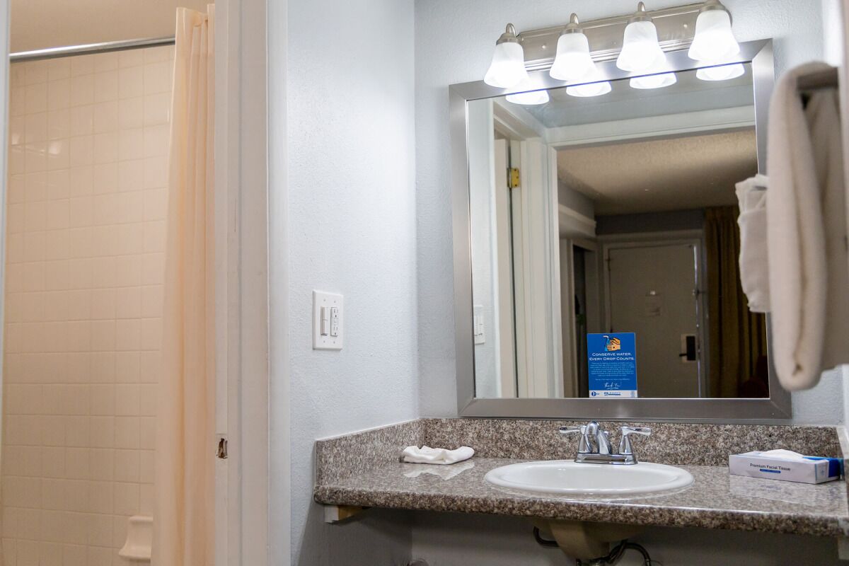 Your Next Ultimate Getaway Starts Here! Spacious Room w/ Kitchenette | Pool