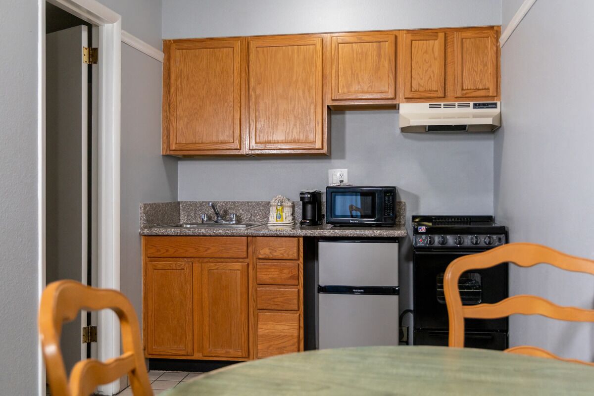 Convenient Stay, Close to Everything! 2 Spacious 2BR Room w/ Kitchenette | Pool