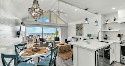 Beautiful 1 Bedroom Condo with Beach Facing Balcony and Pool!
