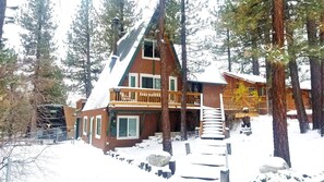 Exterior - Lucky Bear Lodge - Close to Slopes, Hot Tub, Game Room, Pool Table (Big Bear Lake)