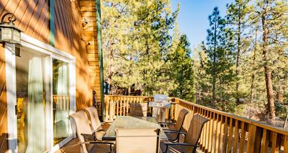 Lucky Bear Lodge - Close to Slopes, Hot Tub, Game Room, Pool Table