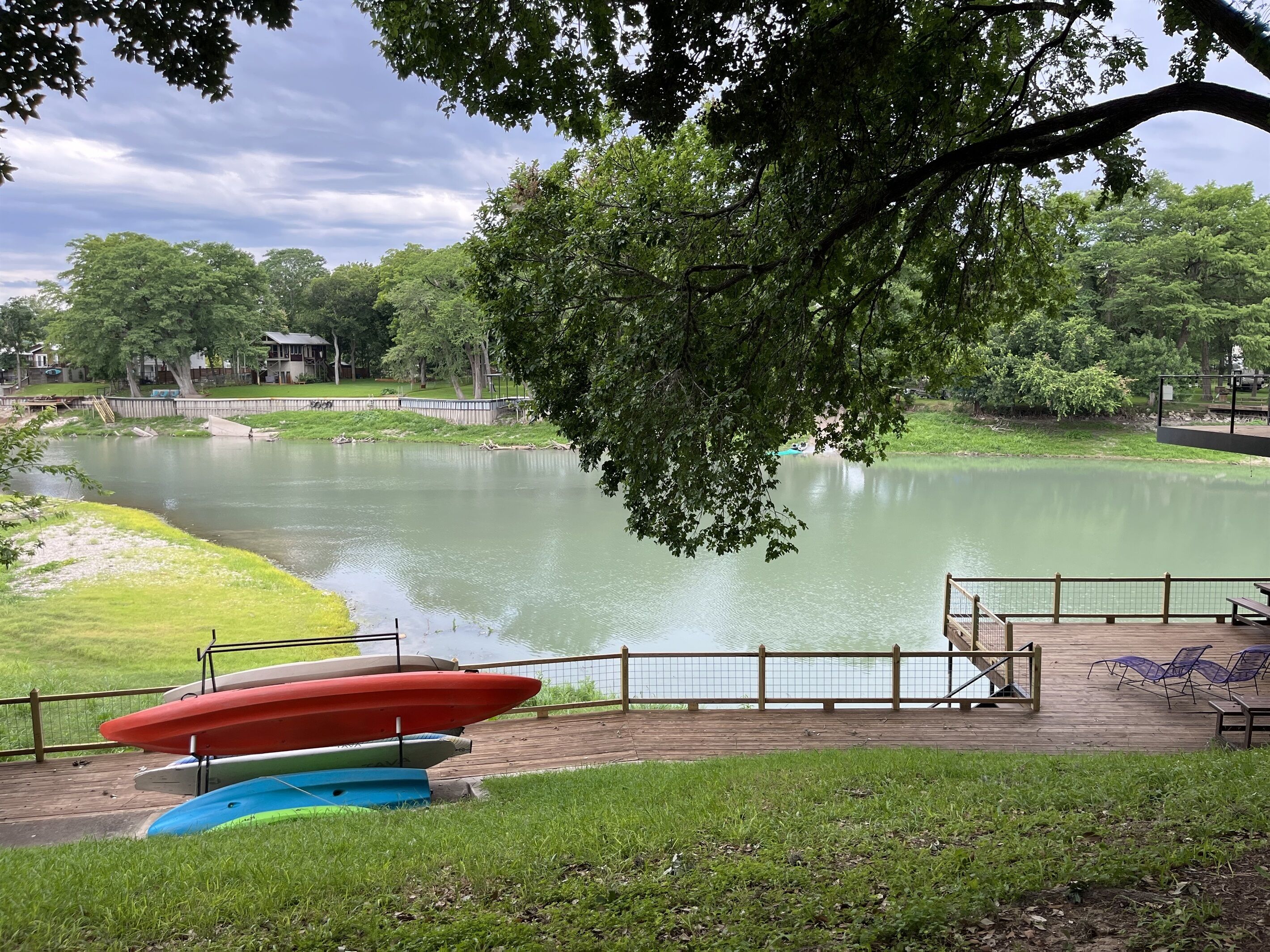 River Getaway / Beach Entry / Kayaks / Fast Wifi