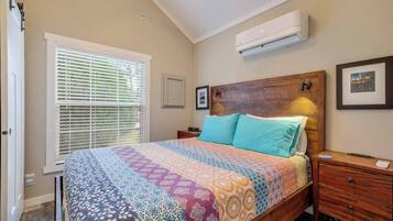 2 bedrooms, iron/ironing board, travel crib, free WiFi