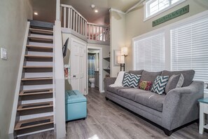 Smart TV, books - River Staycation / Fishing Dock / Kayak / FastWiFi (Seguin)