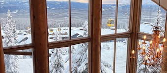 Location, location, location! 2 Bedroom, Private Hot Tub