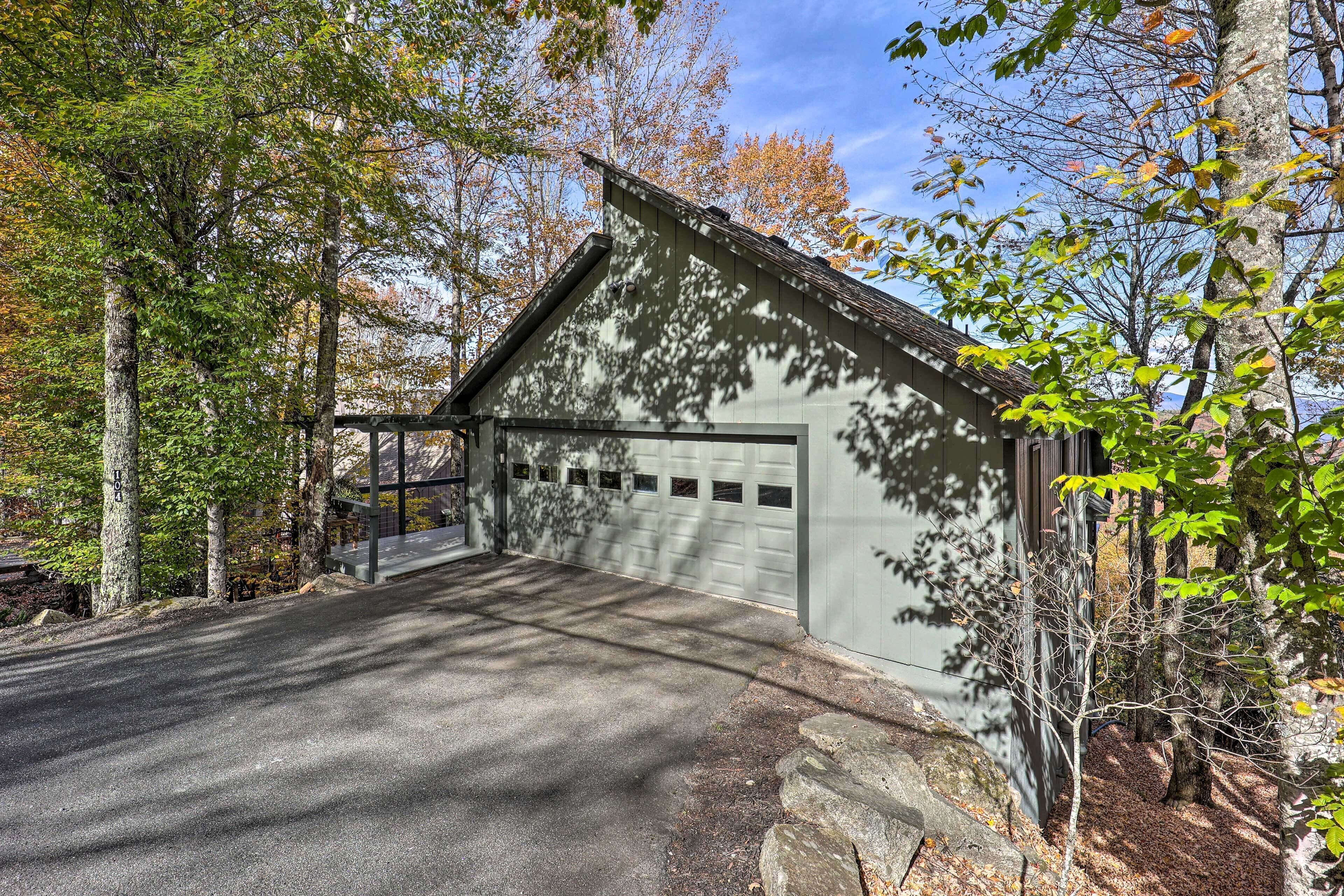 Stunning 4-Season Mtn Getaway w/ Deck & Fire Pit