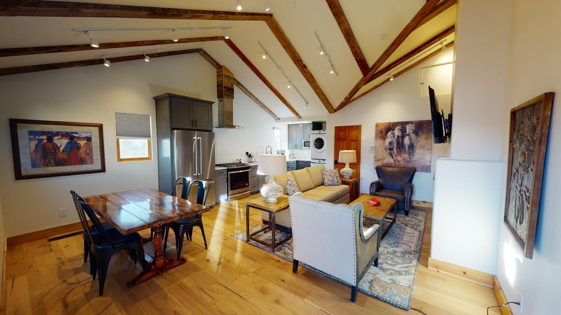 Bosque Casita: NEW Casita in The Downtown Railyard District just a short walk to