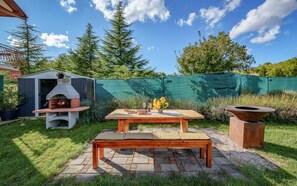 Outdoor dining - Beautiful 3 Bedroom Apartment in Central Istria Ideal For Families. (Pazin)
