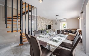 Dining - Beautiful 3 Bedroom Apartment in Central Istria Ideal For Families. (Pazin)