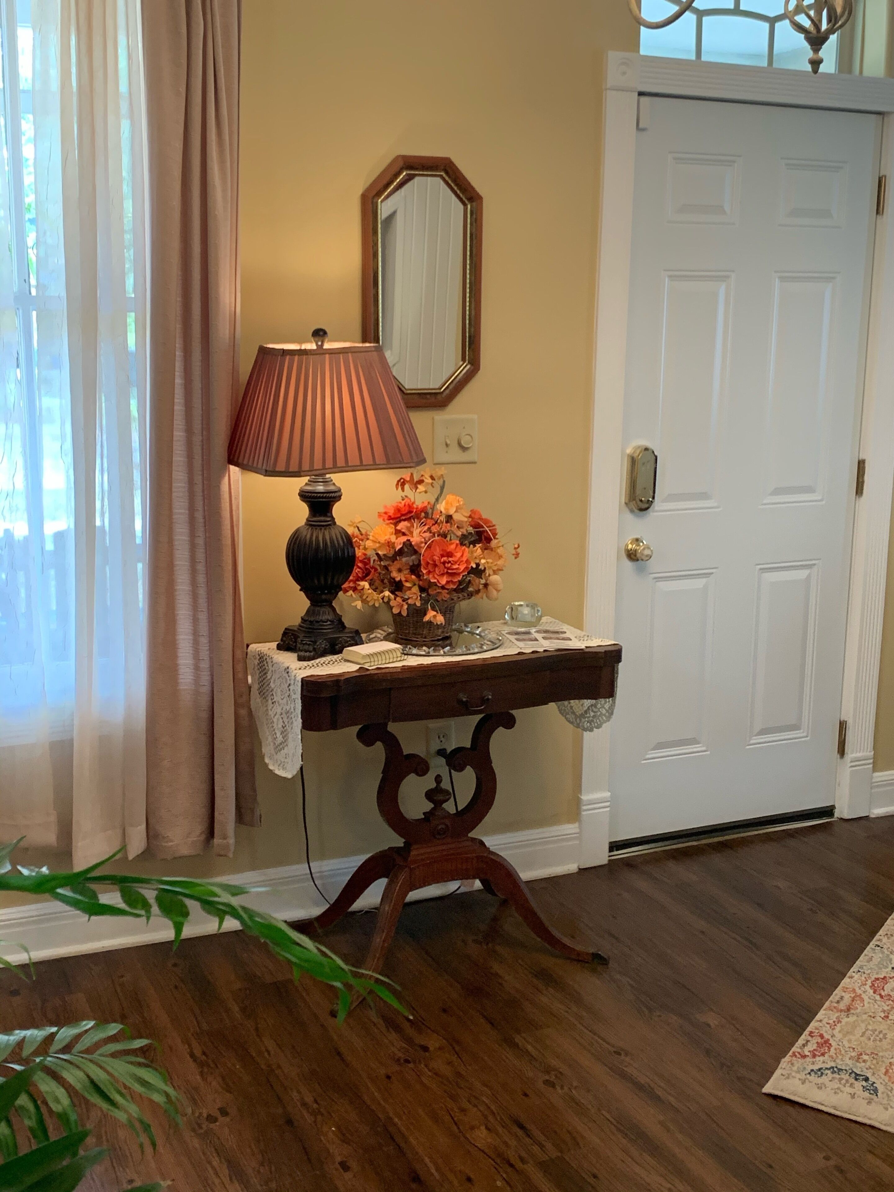 My home is your home!   Casual Kansas living at its best!