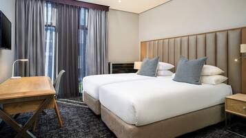 Premium bedding, in-room safe, desk, laptop workspace