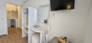 Room, 1 Bedroom, Balcony, Mountain View | Room amenity