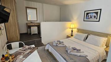 Room, 1 Bedroom, Balcony, Mountain View | 1 bedroom