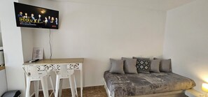 Zimmer, 1 Schlafzimmer, Balkon, Bergblick | Wohnzimmer