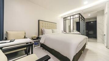 Superior Double Room (Breakfast for 2) | Decoración individual, mobiliario individual, cortinas opacas