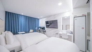 Superior Twin Room (Breakfast for 3) | 遮光カーテン、WiFi (無料)、客室ごとに異なる装飾、客室ごとに異なるインテリア