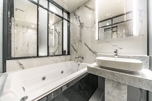 Superior Double Room (Breakfast for 2) | Bathroom | Combined shower/tub, free toiletries, hair dryer, bathrobes