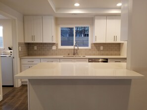 Fridge, microwave, oven, stovetop - Spacious 5-Bedroom Retreat Near Disneyland, Beaches & Shopping (Santa Ana)