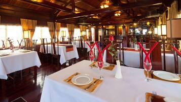 Room, 1 Bedroom, Smoking | Dining