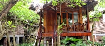 Halong Bay Deluxe Cruise Bungalow on Island