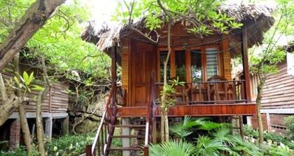 Halong Bay Deluxe Cruise Bungalow on Island