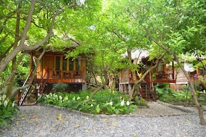 Exterior - Halong Bay Deluxe Cruise Bungalow on Island (Ha Long)