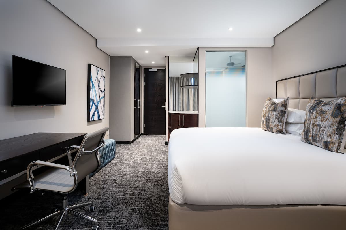 1 bedroom, premium bedding, in-room safe, desk