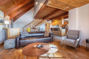 TV, fireplace, Netflix, Hulu