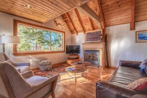 TV, fireplace, Netflix, Hulu